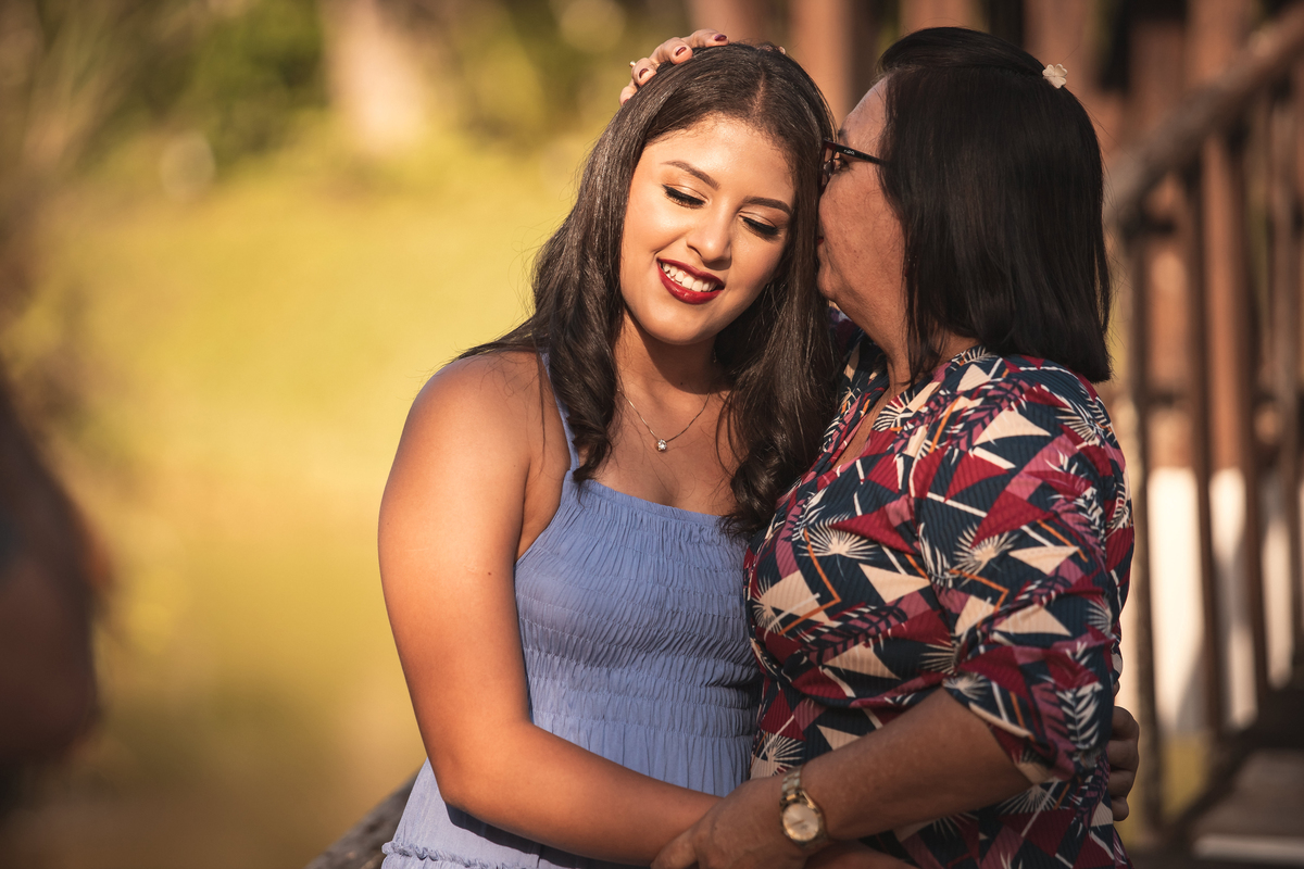 Ensaio de 15 anos ao ar livre na praia de Tamandaré. Se inspire com esse ensaio de debutante, com participação especial da família e pet! Fotografo para 15 anos, fotografia ensaio feminino. 