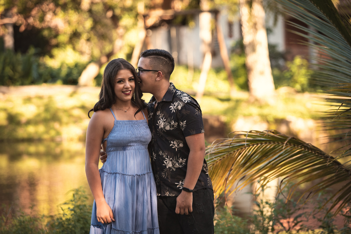 Ensaio de 15 anos ao ar livre na praia de Tamandaré. Se inspire com esse ensaio de debutante, com participação especial da família e pet! Fotografo para 15 anos, fotografia ensaio feminino. 