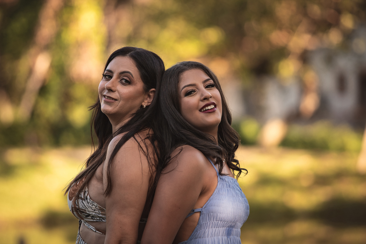 Ensaio de 15 anos ao ar livre na praia de Tamandaré. Se inspire com esse ensaio de debutante, com participação especial da família e pet! Fotografo para 15 anos, fotografia ensaio feminino. 