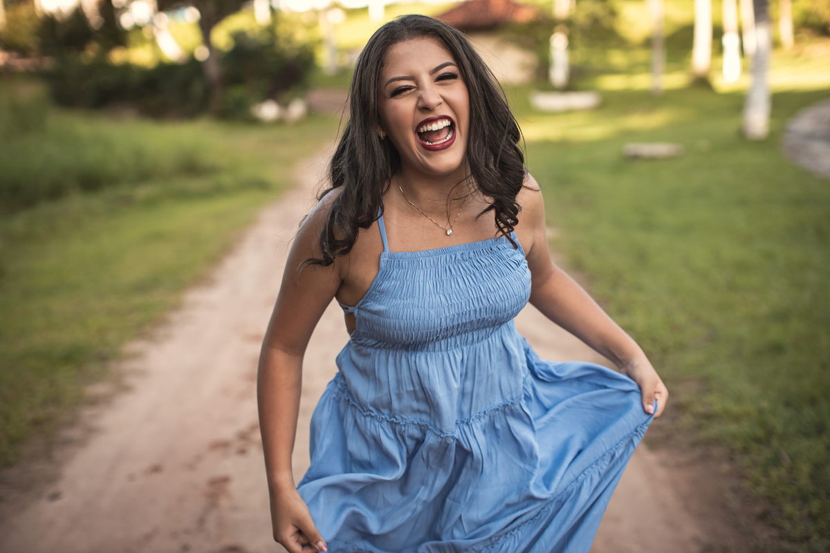 Ensaio de 15 anos ao ar livre na praia de Tamandaré. Se inspire com esse ensaio de debutante, com participação especial da família e pet! Fotografo para 15 anos, fotografia ensaio feminino. 