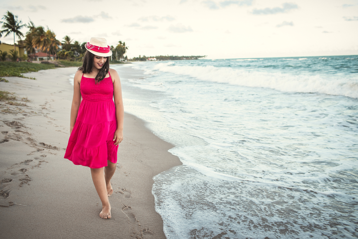 Ensaio de 15 anos ao ar livre na praia de Tamandaré. Se inspire com esse ensaio de debutante, com participação especial da família e pet! Fotografo para 15 anos, fotografia ensaio feminino. 