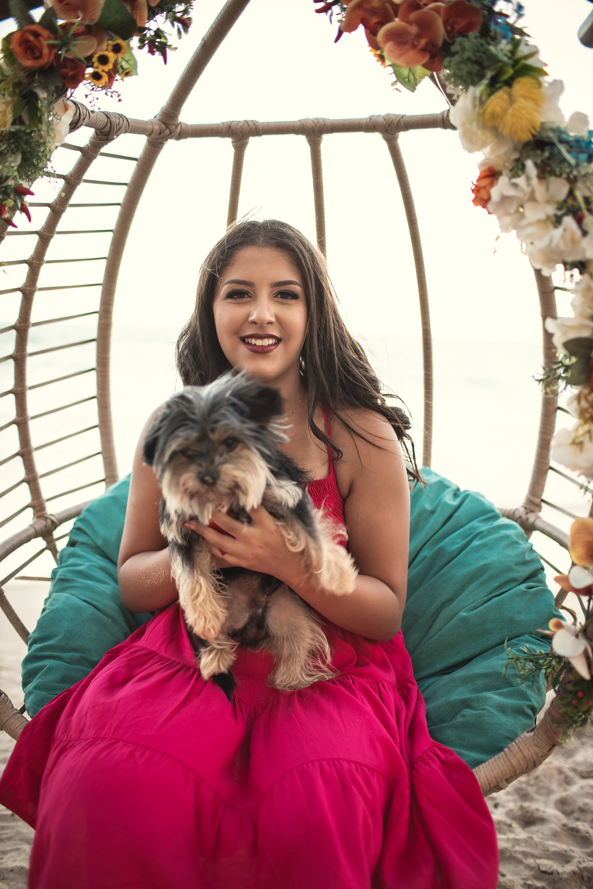 Ensaio de 15 anos ao ar livre na praia de Tamandaré. Se inspire com esse ensaio de debutante, com participação especial da família e pet! Fotografo para 15 anos, fotografia ensaio feminino. 