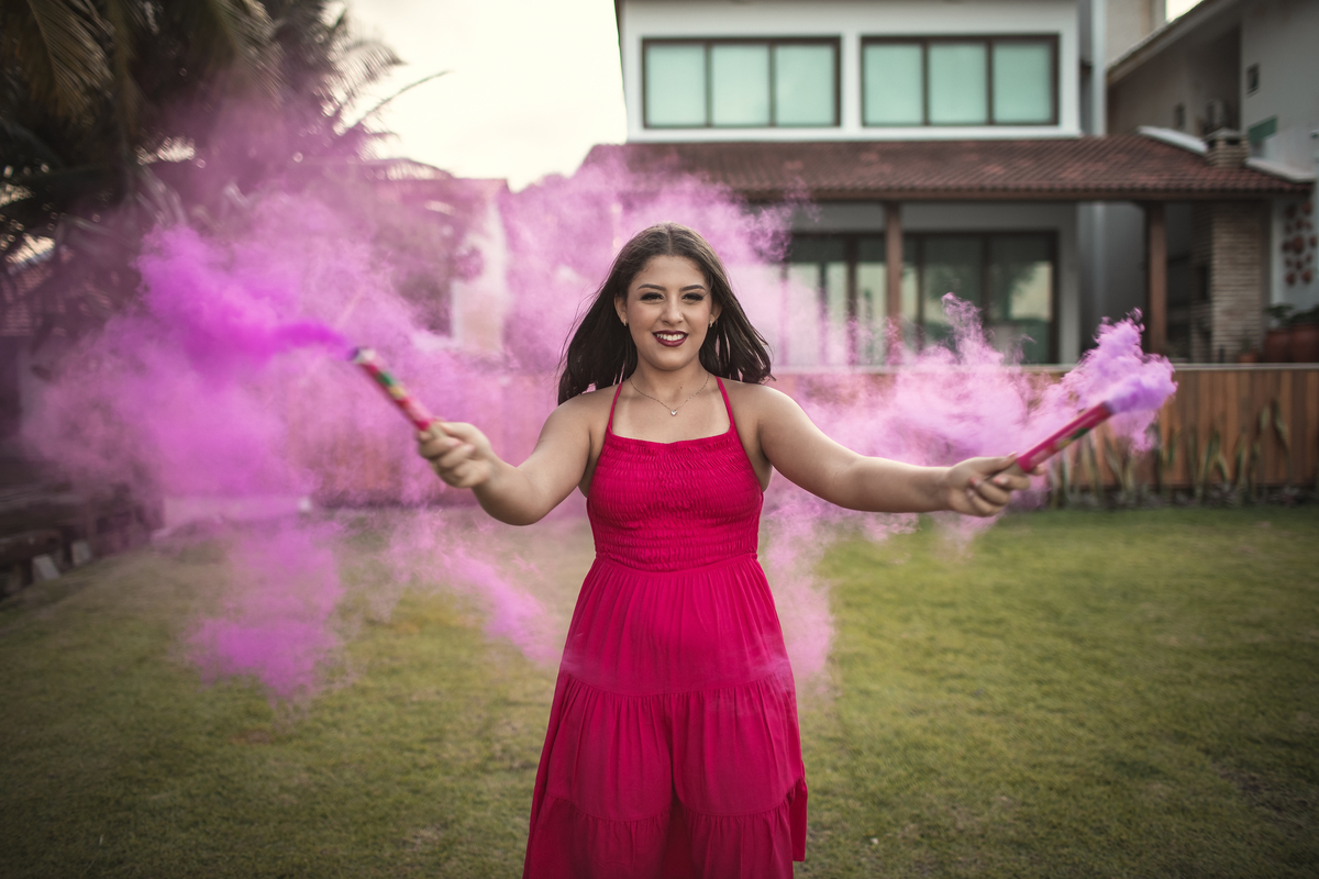 Ensaio de 15 anos ao ar livre na praia de Tamandaré. Se inspire com esse ensaio de debutante, com participação especial da família e pet! Fotografo para 15 anos, fotografia ensaio feminino. 