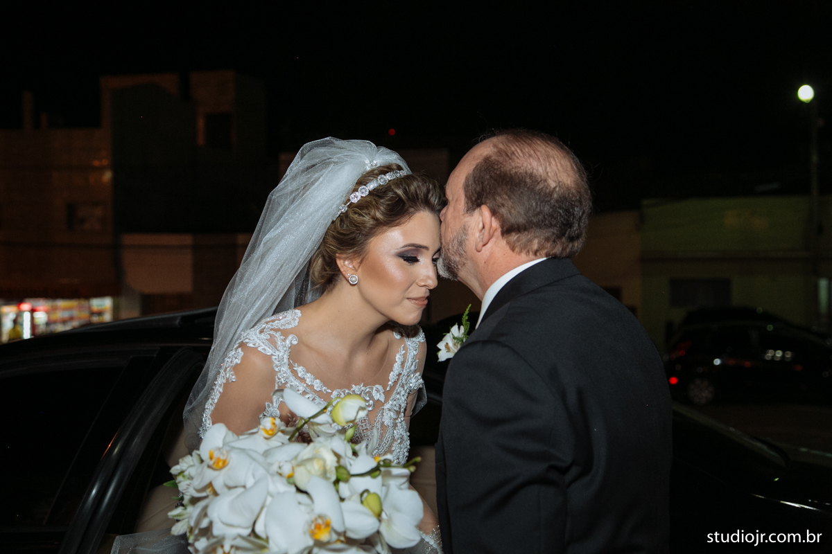 making off da noiva, noiva se arrumando, no quarto com as mães, no quarto com as irmãs , fotos do making of, fotos lindas de casamento noiva entrando no altar, festa de casamento, nara e edjan