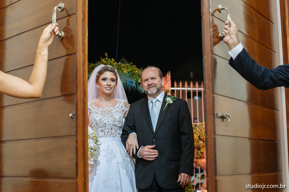 making off da noiva, noiva se arrumando, no quarto com as mães, no quarto com as irmãs , fotos do making of, fotos lindas de casamento noiva entrando no altar, festa de casamento, nara e edjan