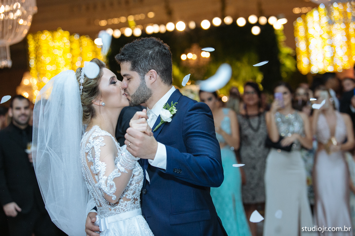 making off da noiva, noiva se arrumando, no quarto com as mães, no quarto com as irmãs , fotos do making of, fotos lindas de casamento noiva entrando no altar, festa de casamento, nara e edjan