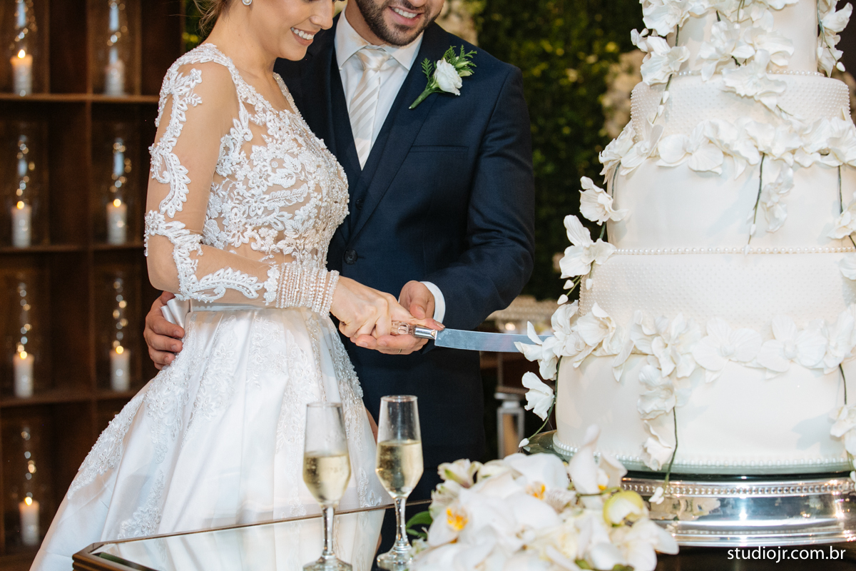 making off da noiva, noiva se arrumando, no quarto com as mães, no quarto com as irmãs , fotos do making of, fotos lindas de casamento noiva entrando no altar, festa de casamento, nara e edjan