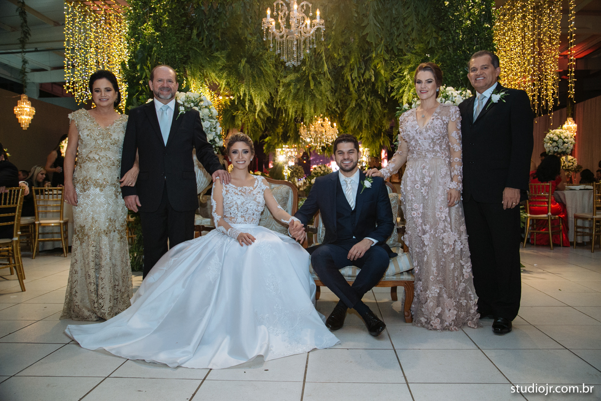 making off da noiva, noiva se arrumando, no quarto com as mães, no quarto com as irmãs , fotos do making of, fotos lindas de casamento noiva entrando no altar, festa de casamento, nara e edjan