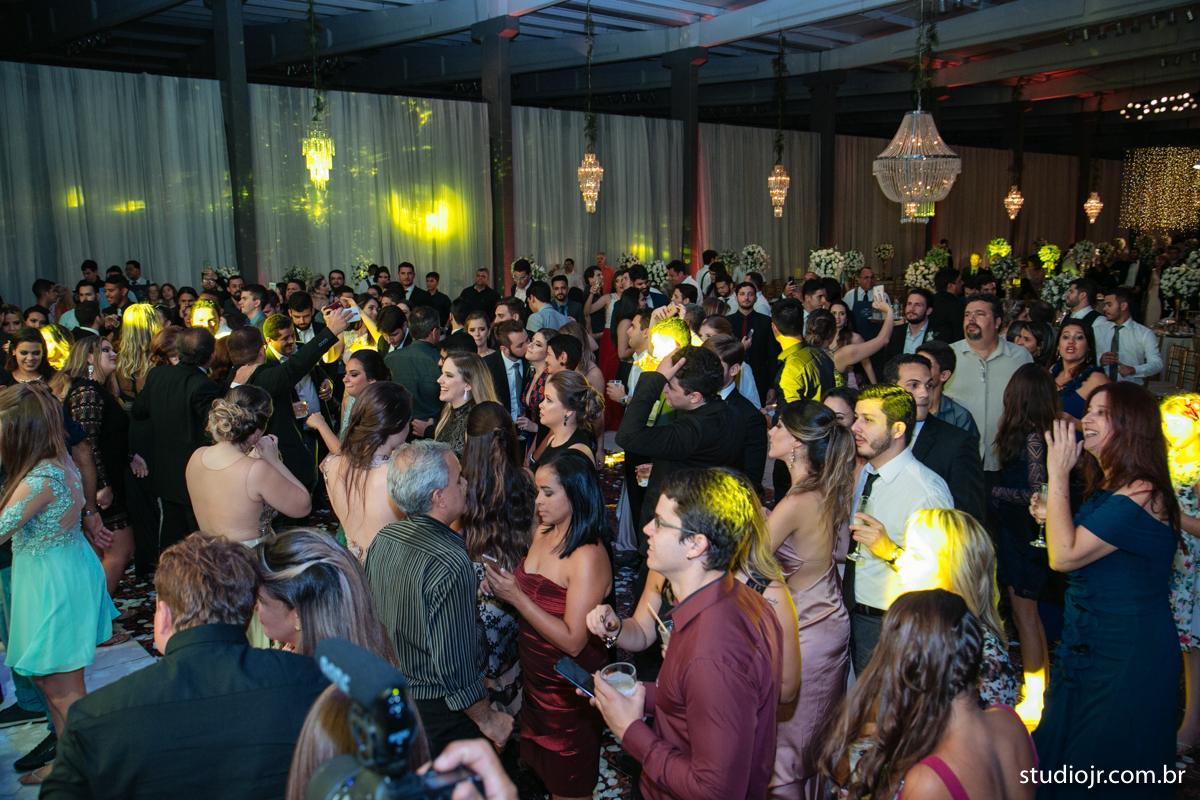 making off da noiva, noiva se arrumando, no quarto com as mães, no quarto com as irmãs , fotos do making of, fotos lindas de casamento noiva entrando no altar, festa de casamento, nara e edjan