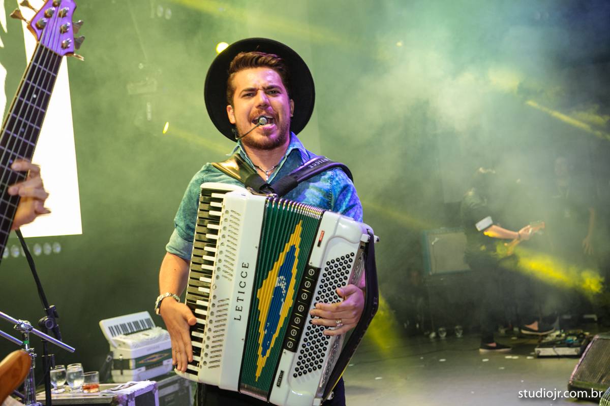 making off da noiva, noiva se arrumando, no quarto com as mães, no quarto com as irmãs , fotos do making of, fotos lindas de casamento noiva entrando no altar, festa de casamento, nara e edjan