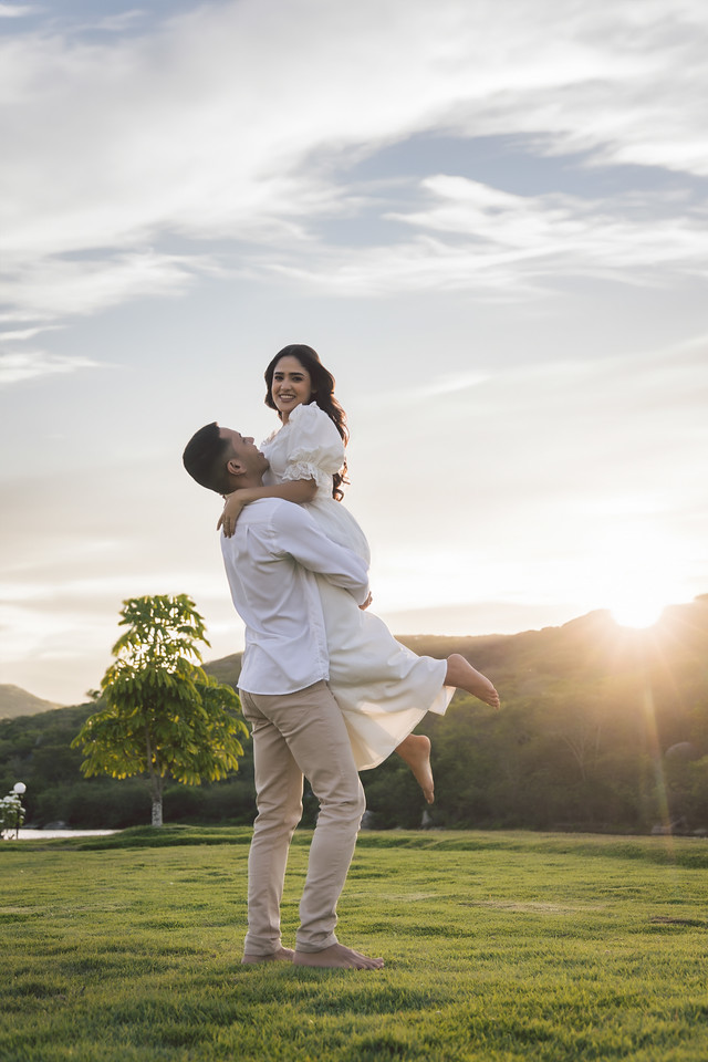 Pré-wedding sob a luz do sol. #PréWedding #Fotógrafo