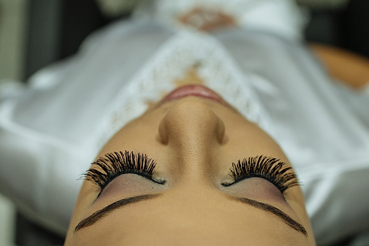 making off da noiva, noiva se arrumando, no quarto com as mães, no quarto com as irmãs , fotos do making of, fotos lindas de casamento noiva entrando no altar, festa de casamento, Samilla e Pipoca