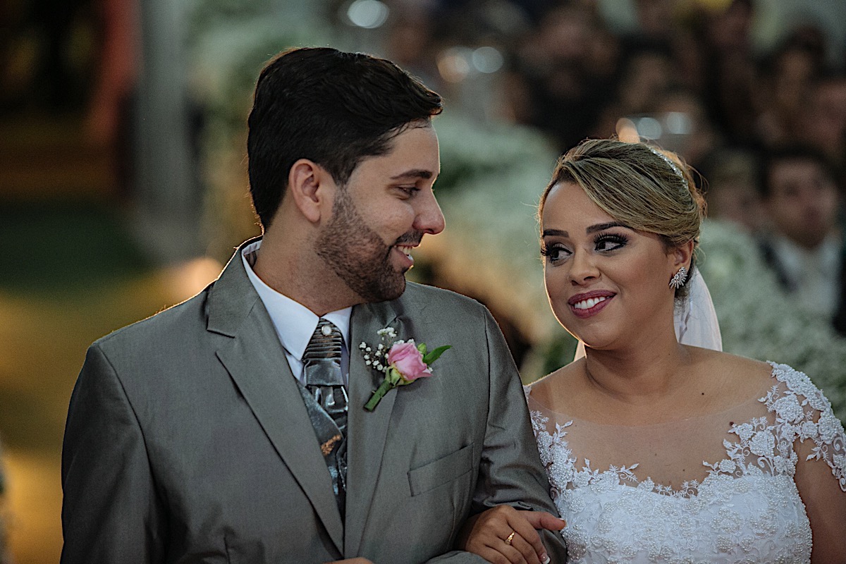 making off da noiva, noiva se arrumando, no quarto com as mães, no quarto com as irmãs , fotos do making of, fotos lindas de casamento noiva entrando no altar, festa de casamento, Samilla e Pipoca