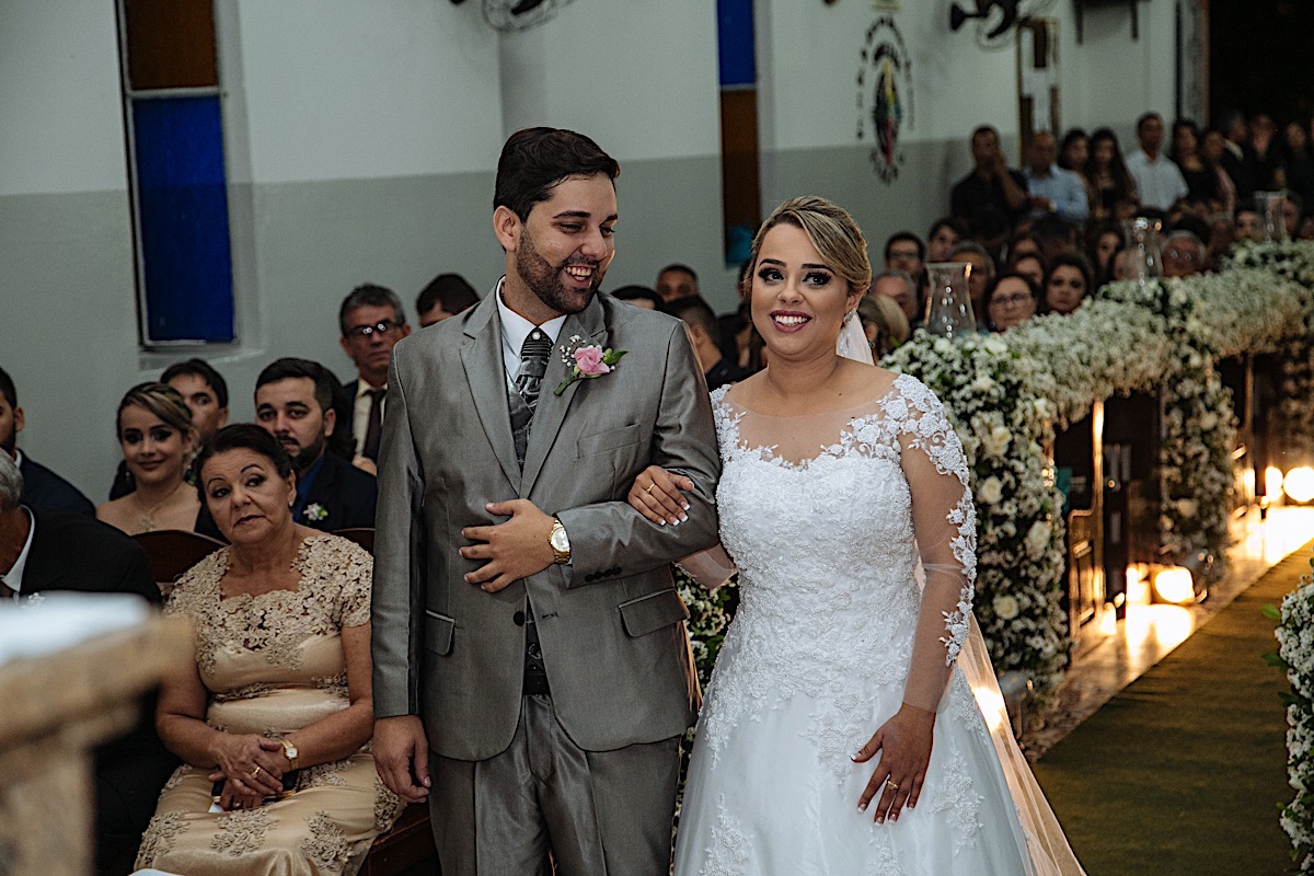 making off da noiva, noiva se arrumando, no quarto com as mães, no quarto com as irmãs , fotos do making of, fotos lindas de casamento noiva entrando no altar, festa de casamento, Samilla e Pipoca