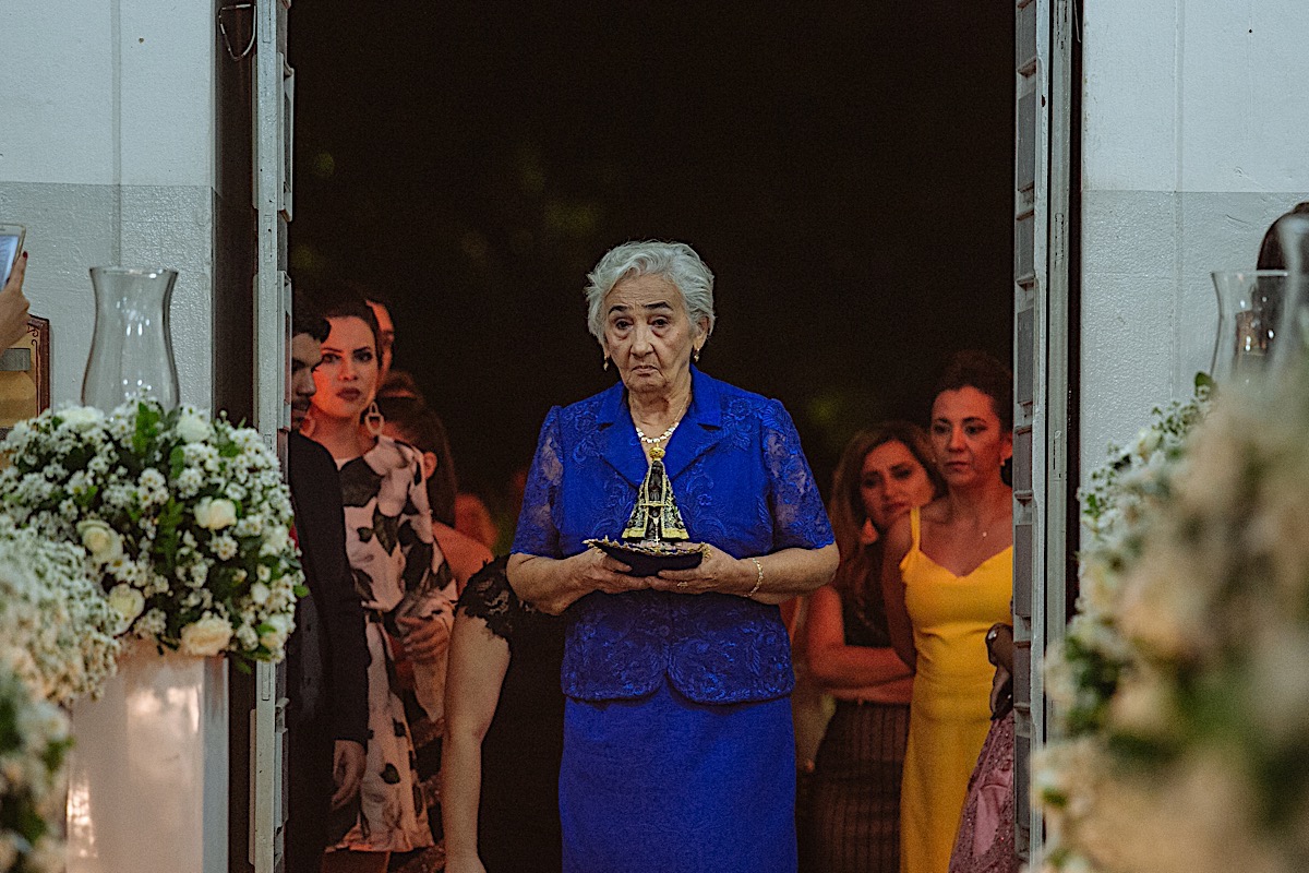 making off da noiva, noiva se arrumando, no quarto com as mães, no quarto com as irmãs , fotos do making of, fotos lindas de casamento noiva entrando no altar, festa de casamento, Samilla e Pipoca