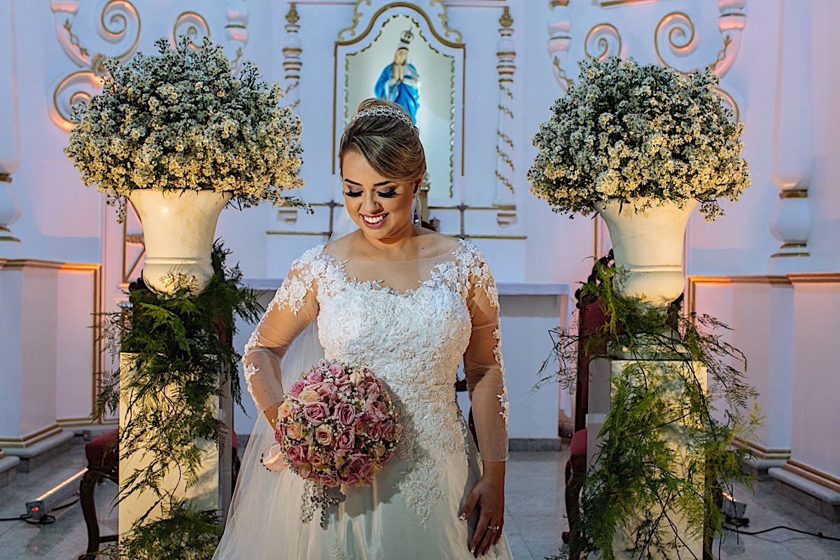 making off da noiva, noiva se arrumando, no quarto com as mães, no quarto com as irmãs , fotos do making of, fotos lindas de casamento noiva entrando no altar, festa de casamento, Samilla e Pipoca