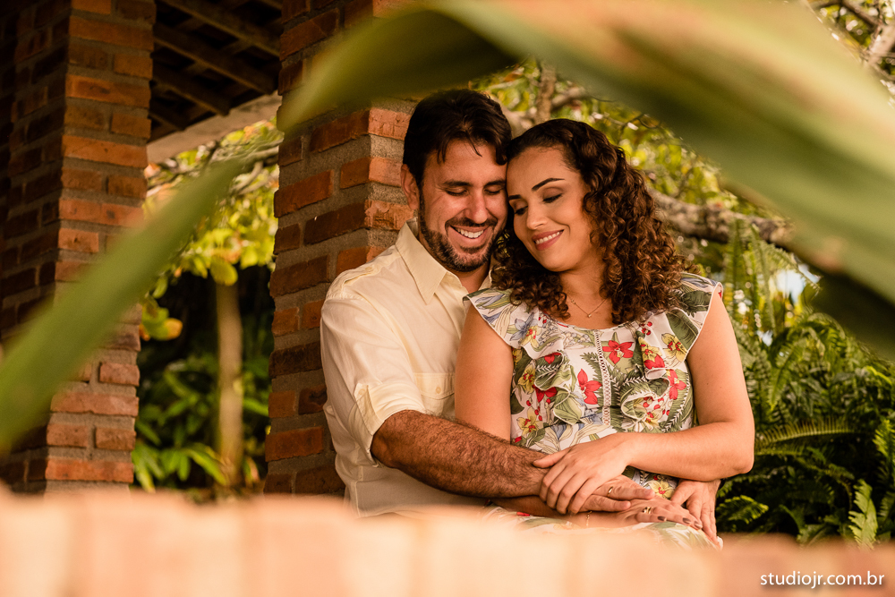 ensaio casal pre casamento na panela do poço em Recife