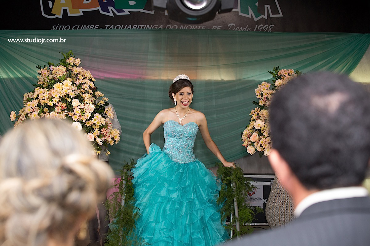 15 anos Marina em Taquaritinga,Fotografo de 15 anos, fotos de casamento, 15 anos, debutante, fotos modernas, fotos descontraidas, aniversarios, valsa, dança maluca, dança , fotografo de casamento em caruaru,melhor fotografo de caruaru, torit