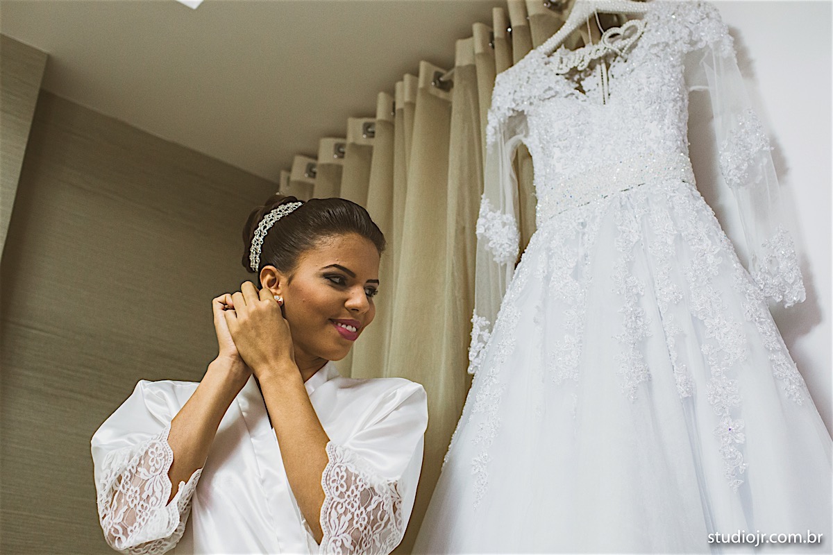 making off da noiva, noiva se arrumando, no quarto com as mães, no quarto com as irmãs , fotos do making of, fotos lindas de casamento , maria luiza e adiel