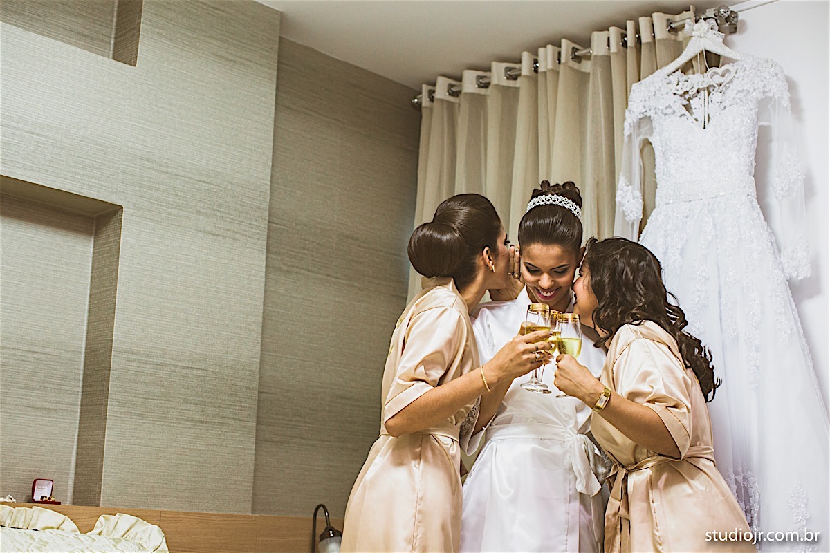 making off da noiva, noiva se arrumando, no quarto com as mães, no quarto com as irmãs , fotos do making of, fotos lindas de casamento , maria luiza e adiel
