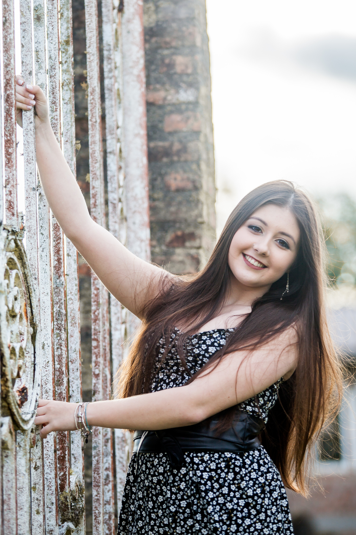 jovem vestindo vestidinho floral