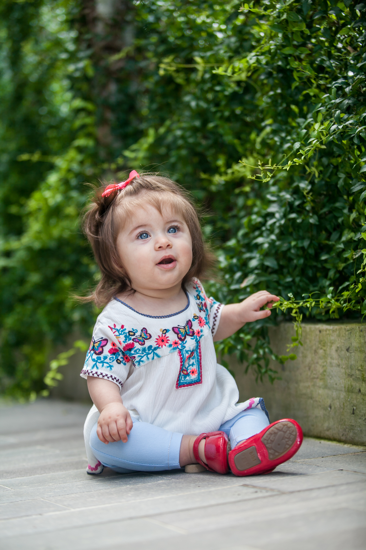 bebê de olhos azuis
