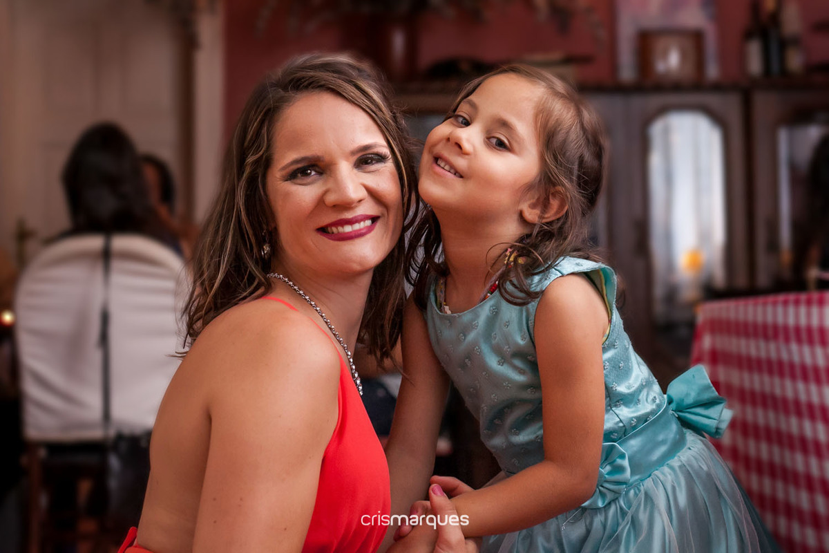 Formnada de medicina e filha no Chicafundó