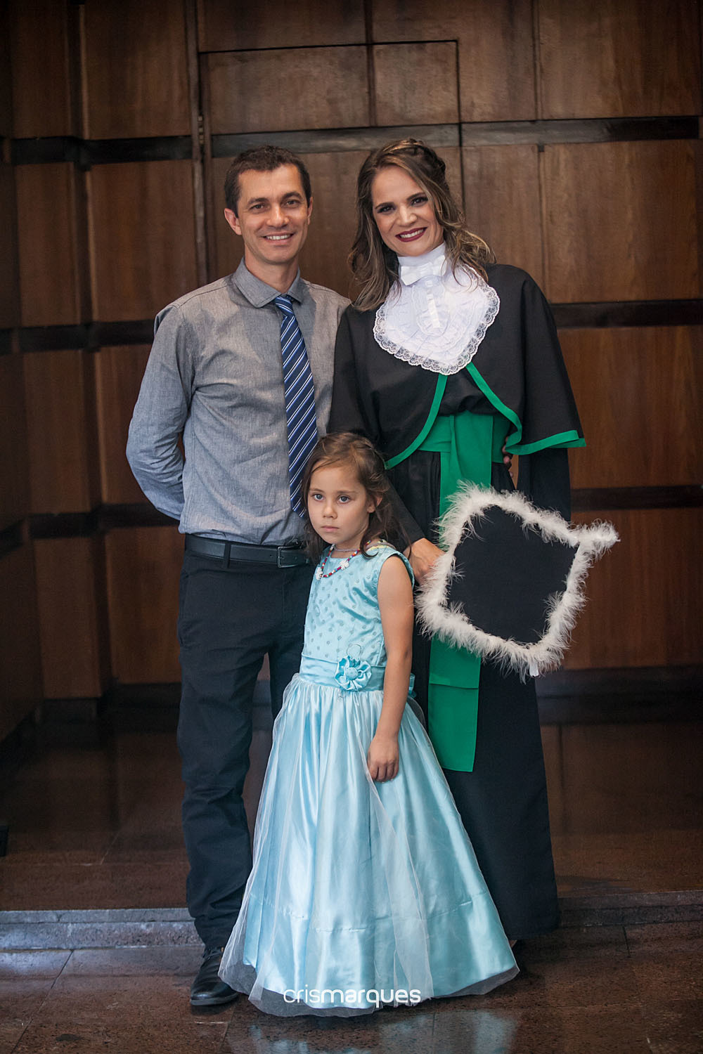 Formanda de medicina com esposo e filha