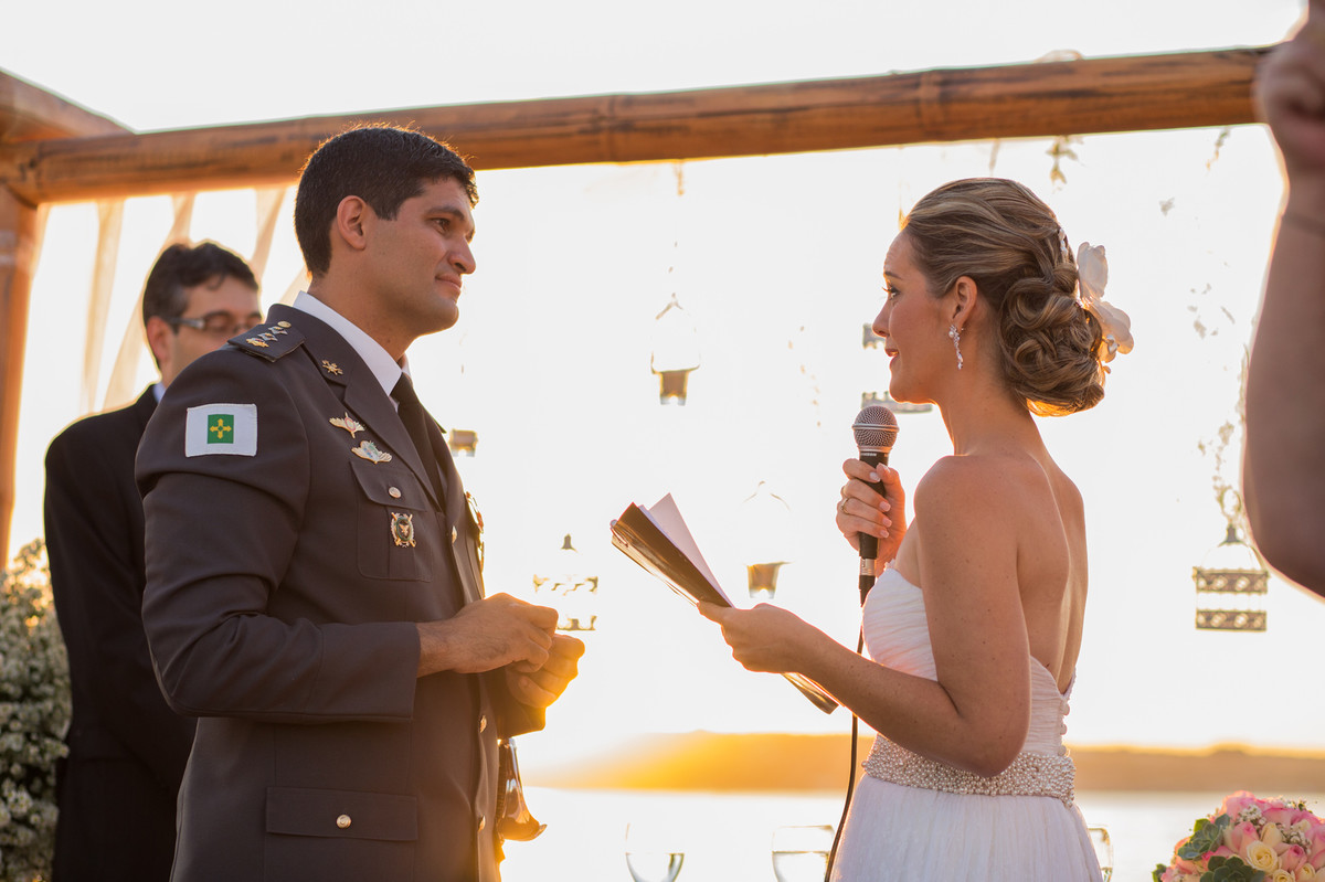 Nova diz os votos na cerimônia de casamento