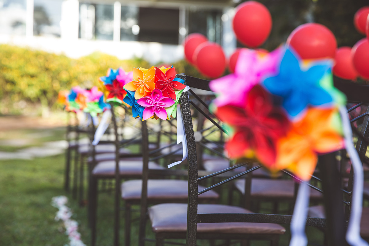 Decoração da cerimônia de casamento feita em papel