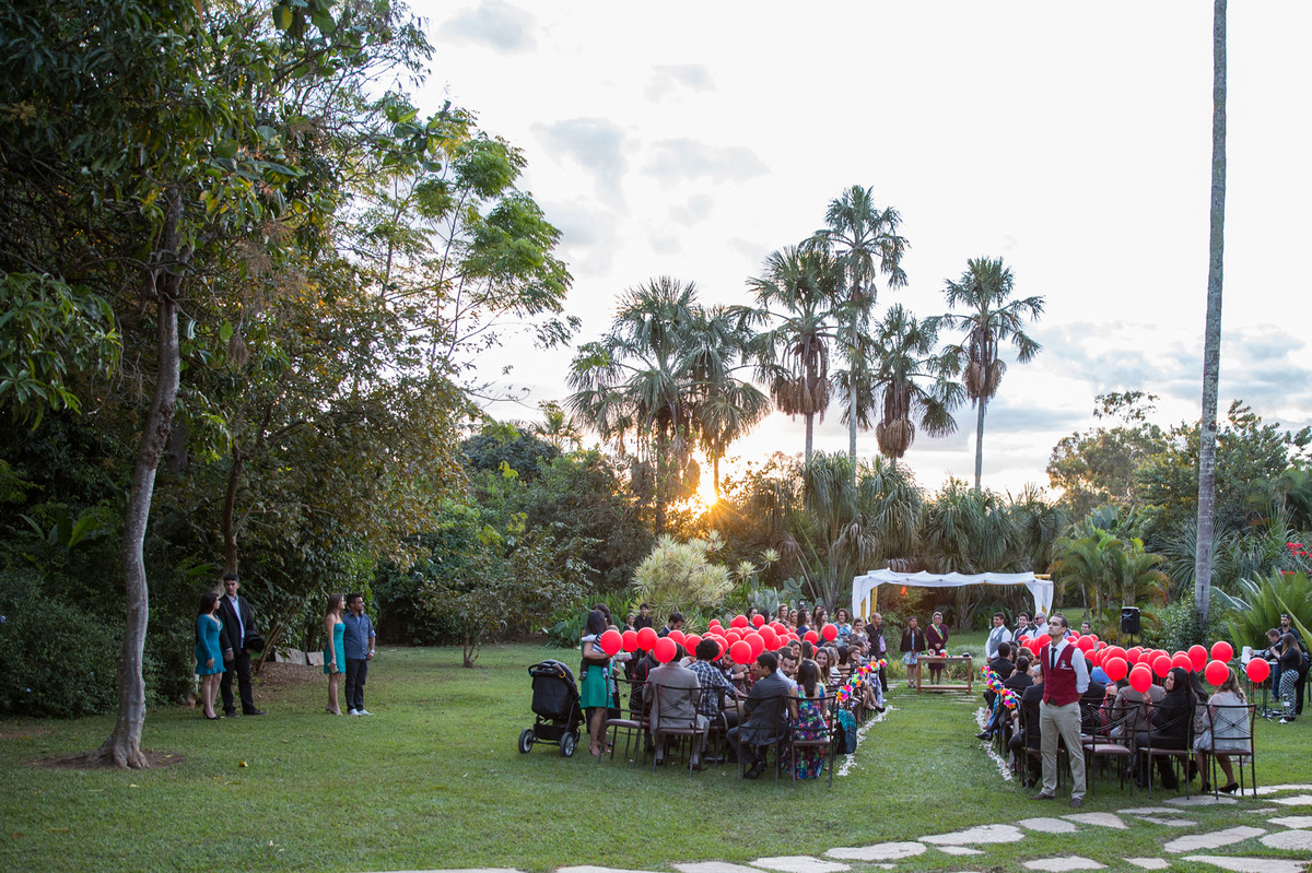 Cerimônia de casamento no pôr do sol