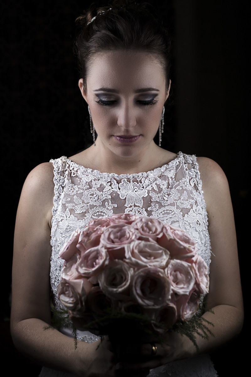 Noiva segurando o buquê