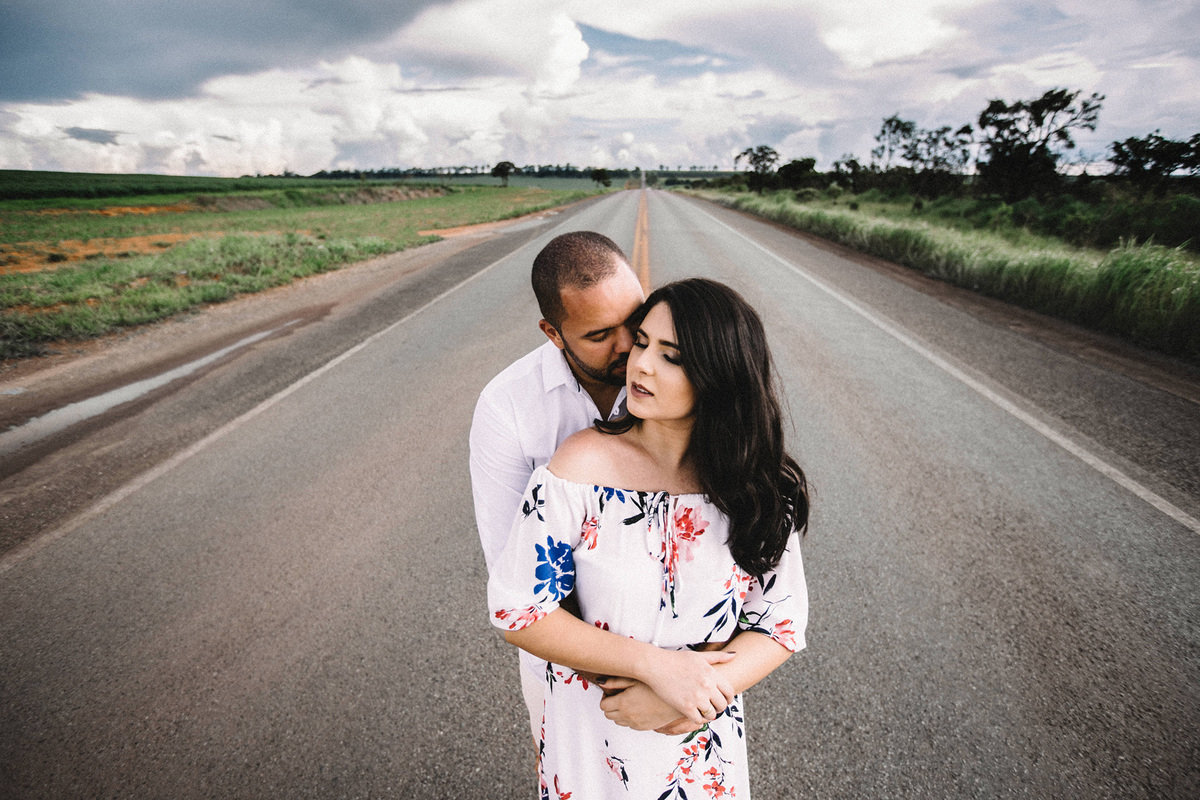 Ensaio romântico pre wedding Larissa e Bruno feito pela fotógrafa Déborah Luna no Vale do Paranã - GO