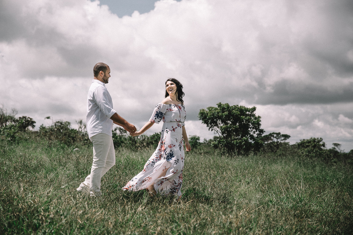 Ensaio romântico pre wedding Larissa e Bruno feito pela fotógrafa Déborah Luna no Vale do Paranã - GO