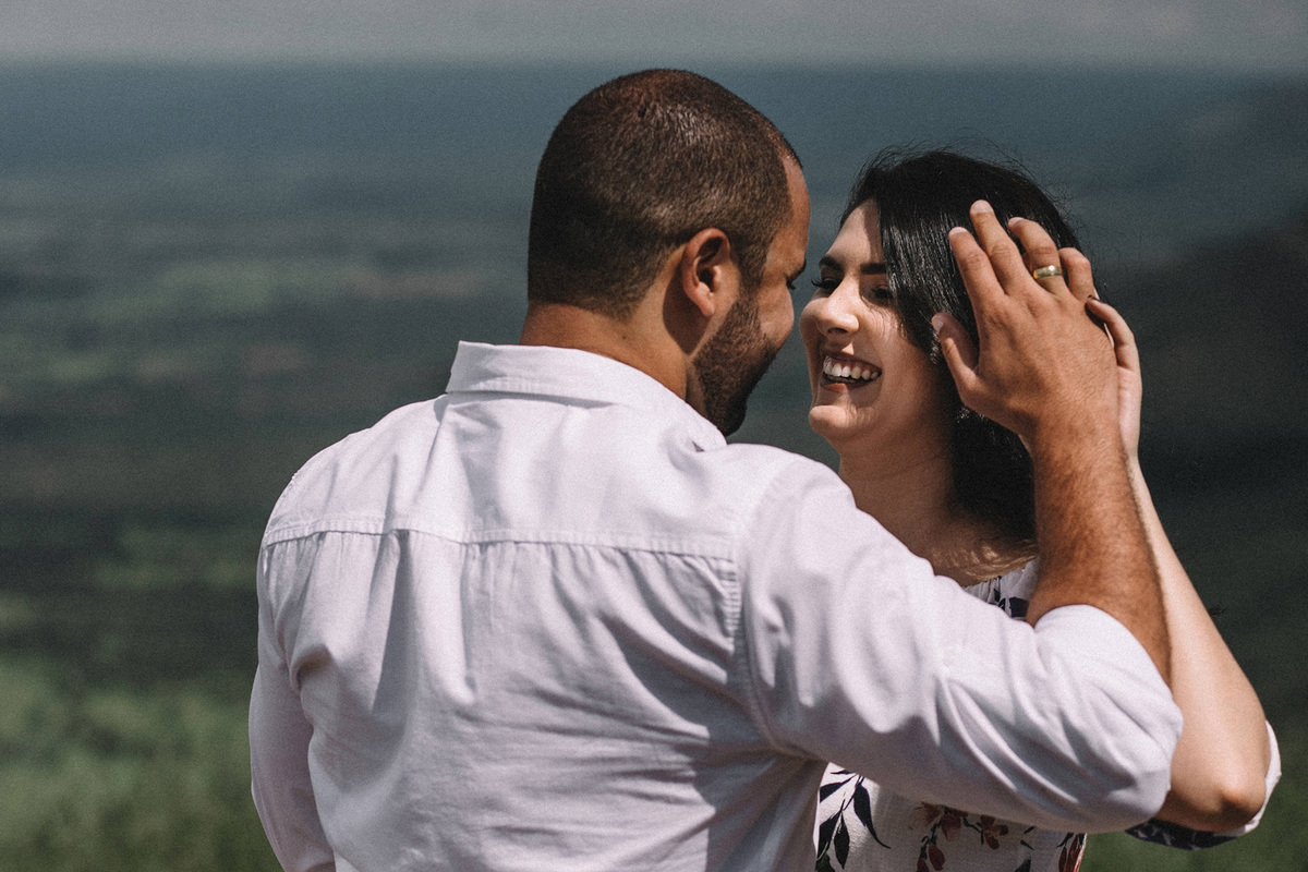 Ensaio romântico pre wedding Larissa e Bruno feito pela fotógrafa Déborah Luna no Vale do Paranã - GO
