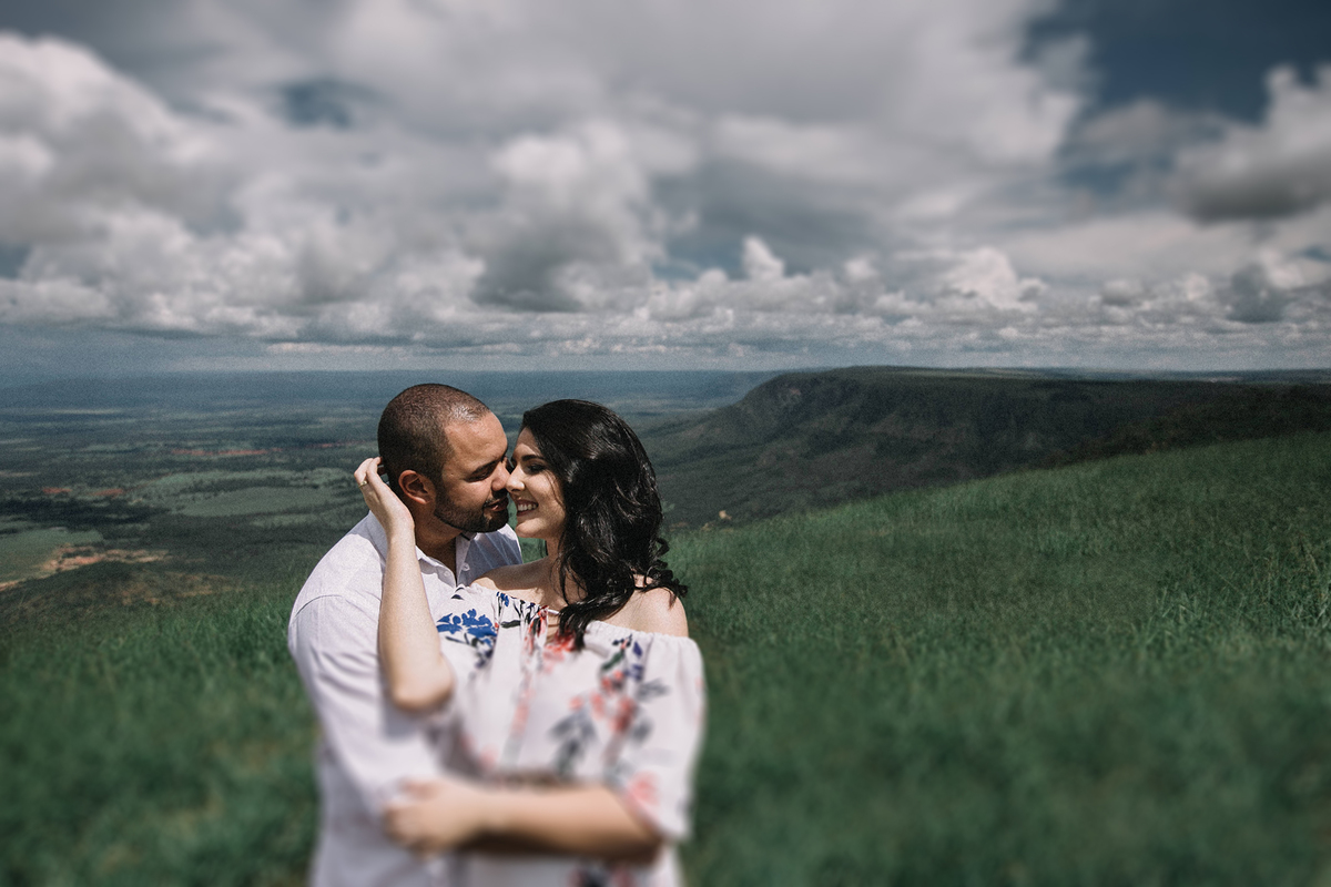 Ensaio romântico pre wedding Larissa e Bruno feito pela fotógrafa Déborah Luna no Vale do Paranã - GO