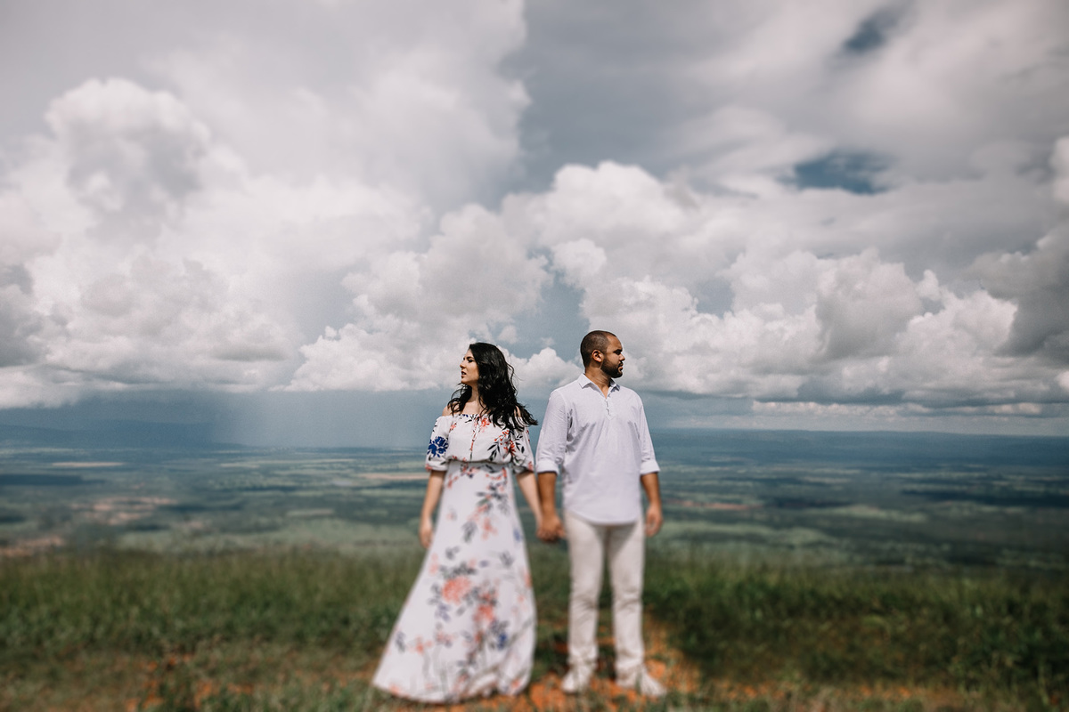 Ensaio romântico pre wedding Larissa e Bruno feito pela fotógrafa Déborah Luna no Vale do Paranã - GO