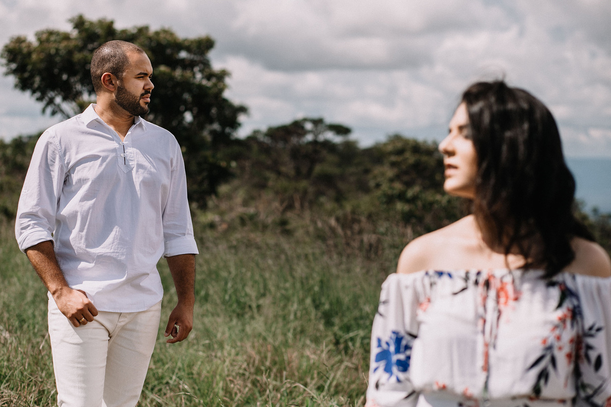 Ensaio romântico pre wedding Larissa e Bruno feito pela fotógrafa Déborah Luna no Vale do Paranã - GO