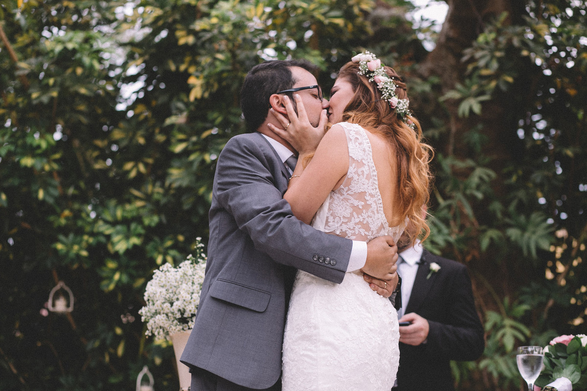 Casamento Aline e Gabriel Brasília - DF Beijo dos noivos