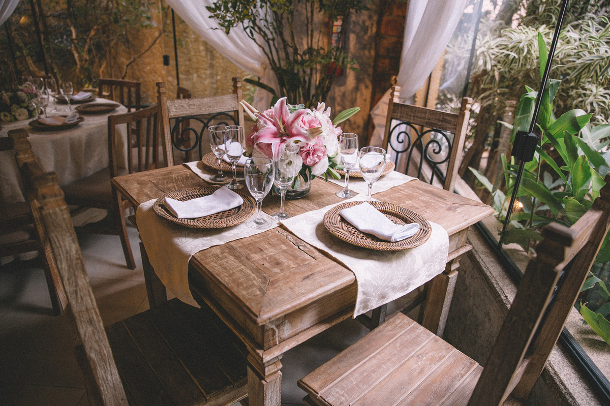 Casamento Aline e Gabriel Brasília - DF Decoração vintage de casamento de dia ao ar livre