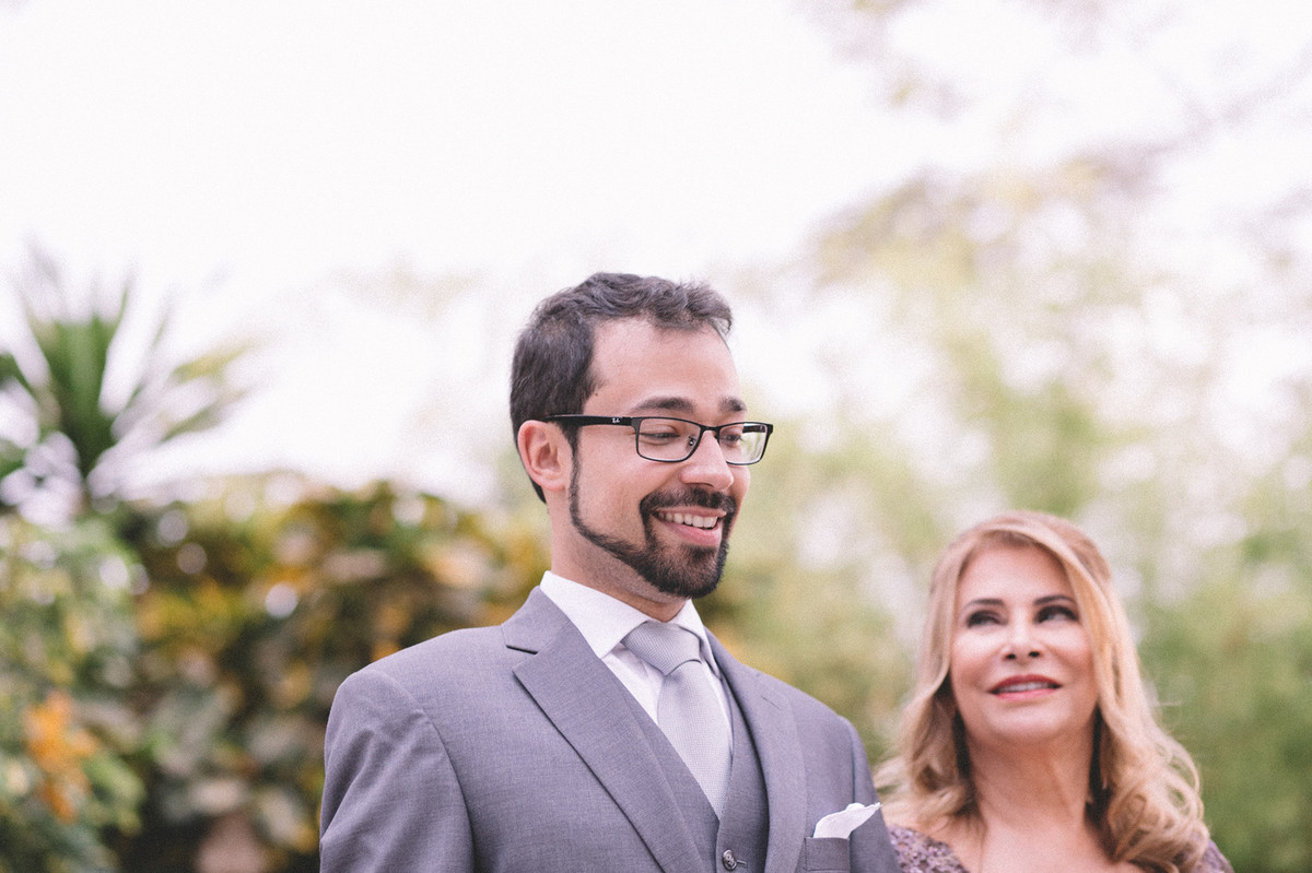 Casamento Aline e Gabriel Brasília - DF Noivo emocionado esperando a noiva na cerimônia de casamento