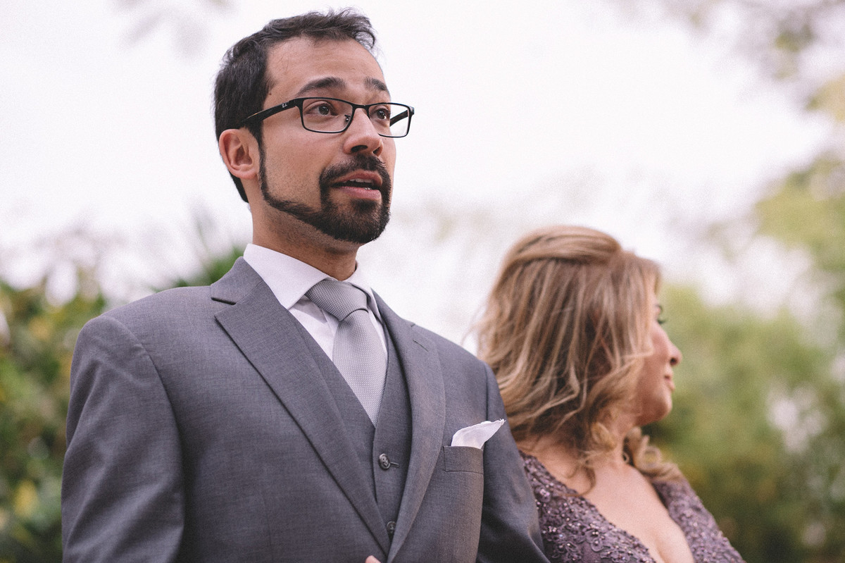 Casamento Aline e Gabriel Brasília - DF Noivo emocionado esperando a noiva na cerimônia de casamento