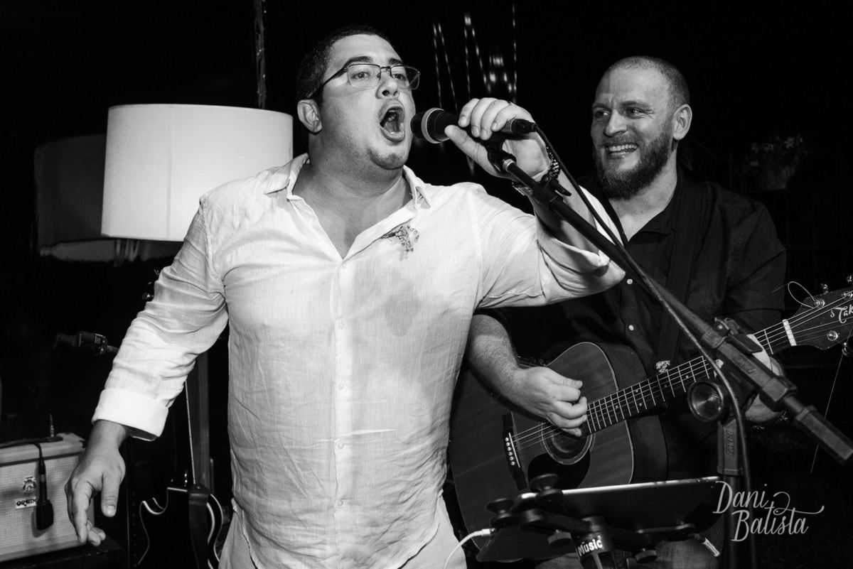 noivo cantando festa de casamento camping aldeia velha