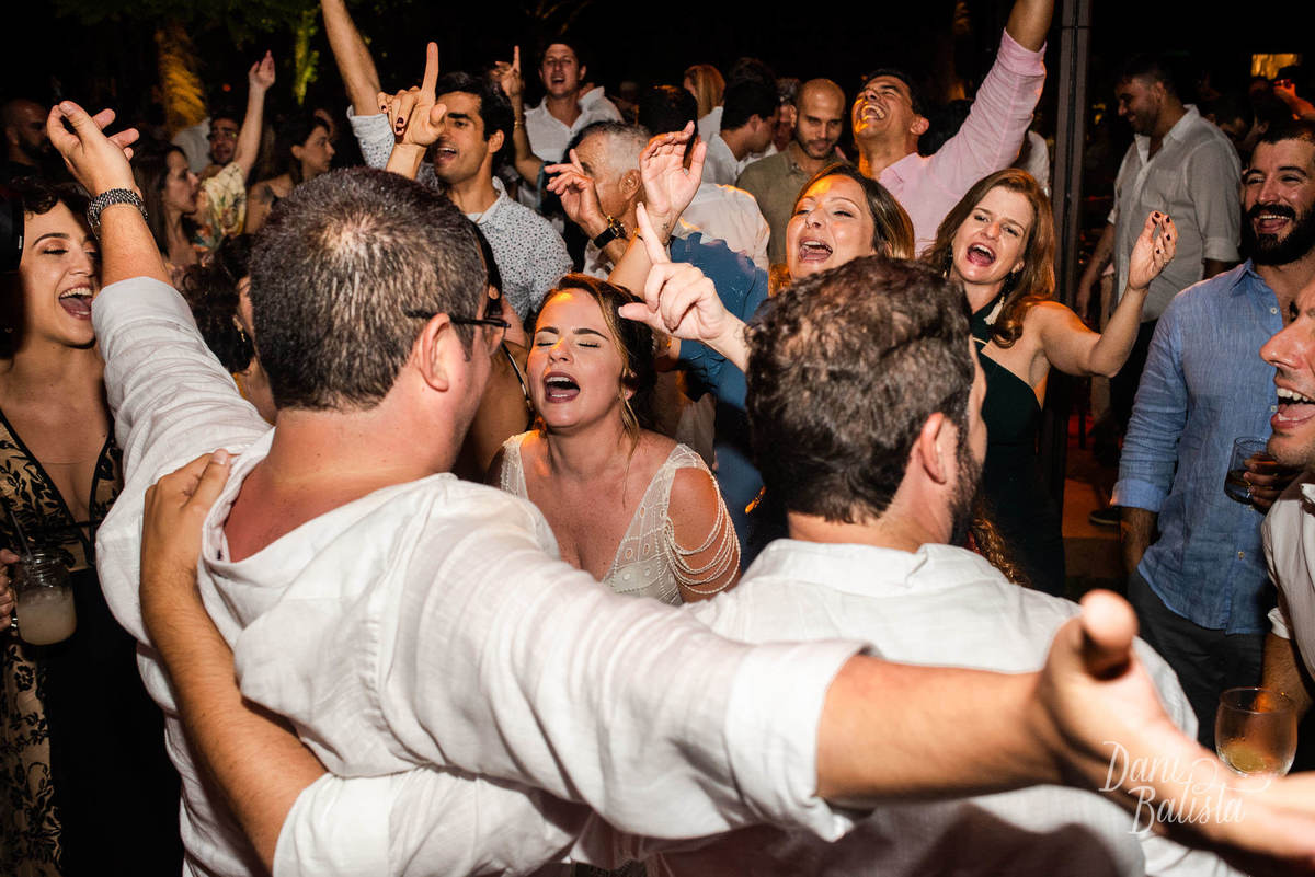 noiva cantando festa de casamento camping aldeia velha
