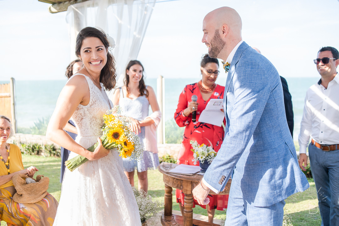 entrada da noiva casamento intimista na praia em buzios