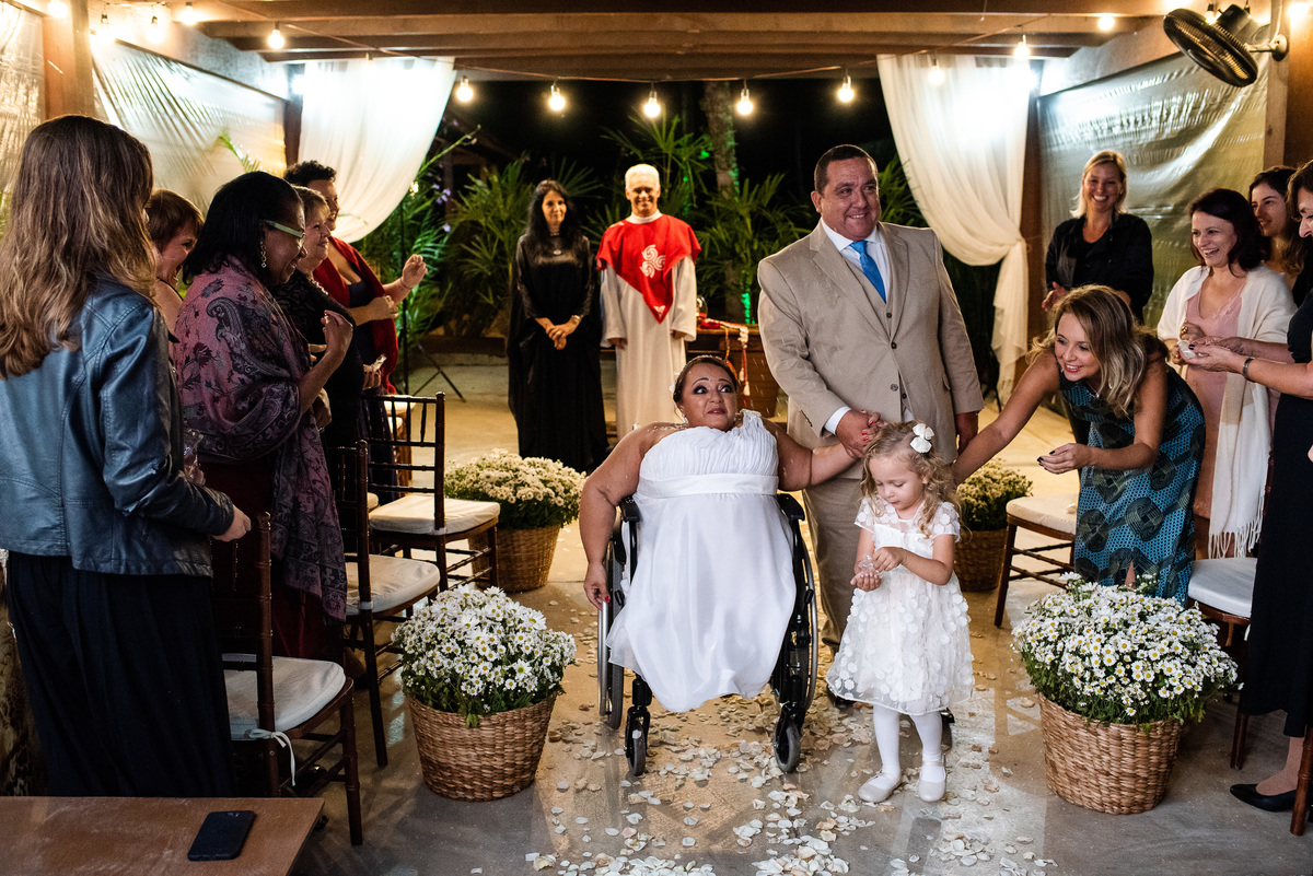 saida dos noivos cerimonia de casamento wicca