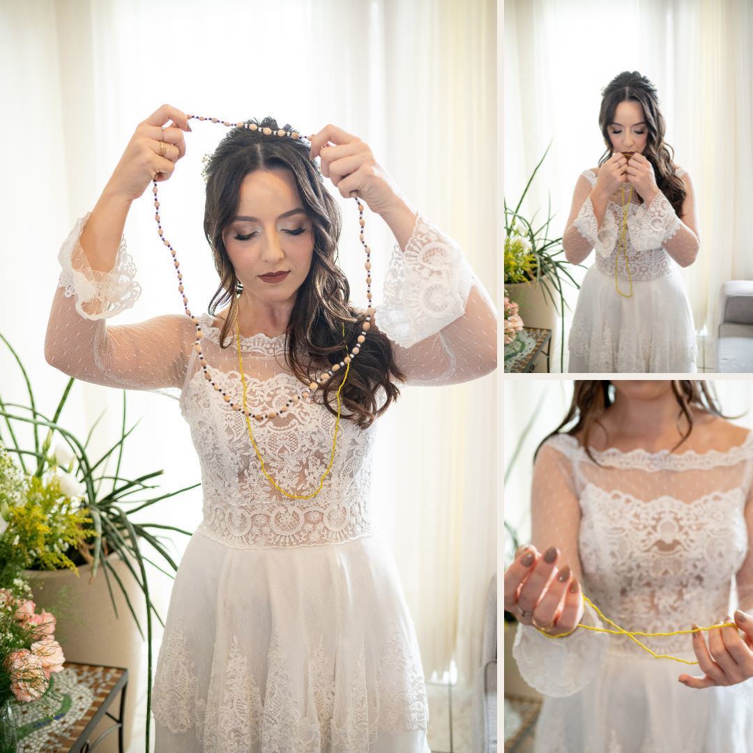 noiva colocando as guias casamento umbanda