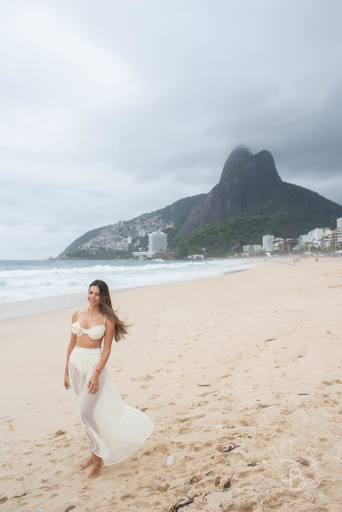 noiva em ensaio pre casamento na praia