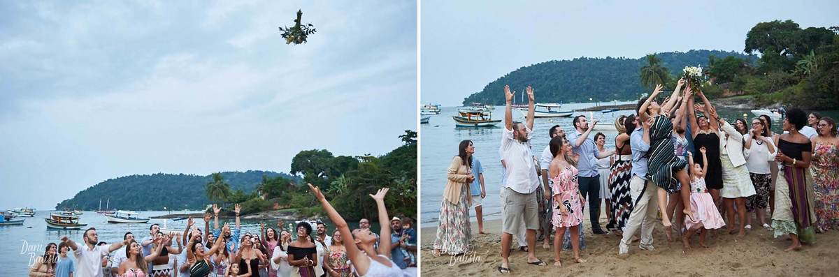 noiva jogando o bouquet na praia grande no casamento paraty