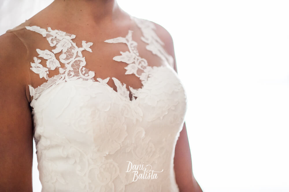 decote de renda no busto do vestido de noiva da pronovias